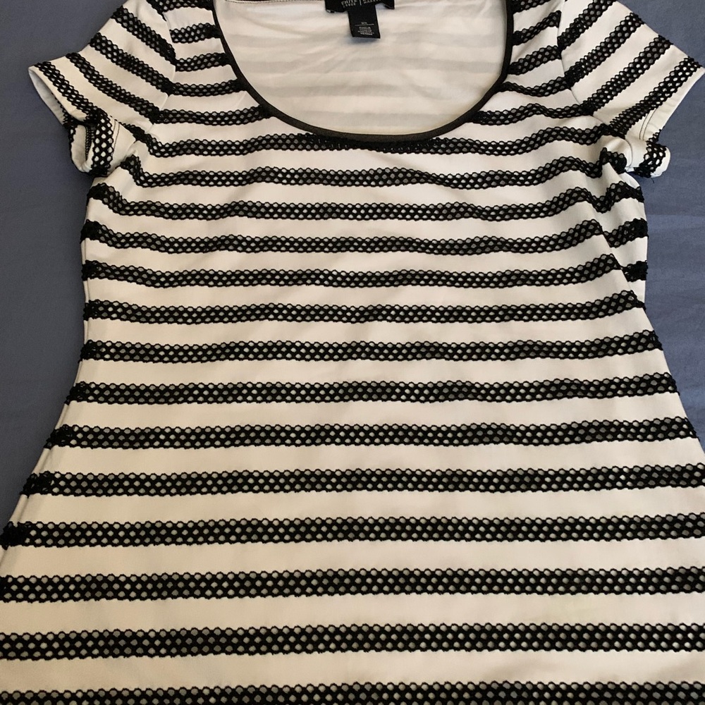 Like new White House Black Market XS scoop neck tee